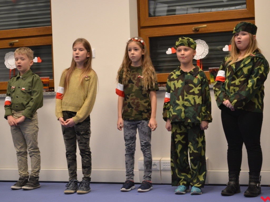 Kameralna wieczornica patriotyczna z wystawą nastrojowych grafik