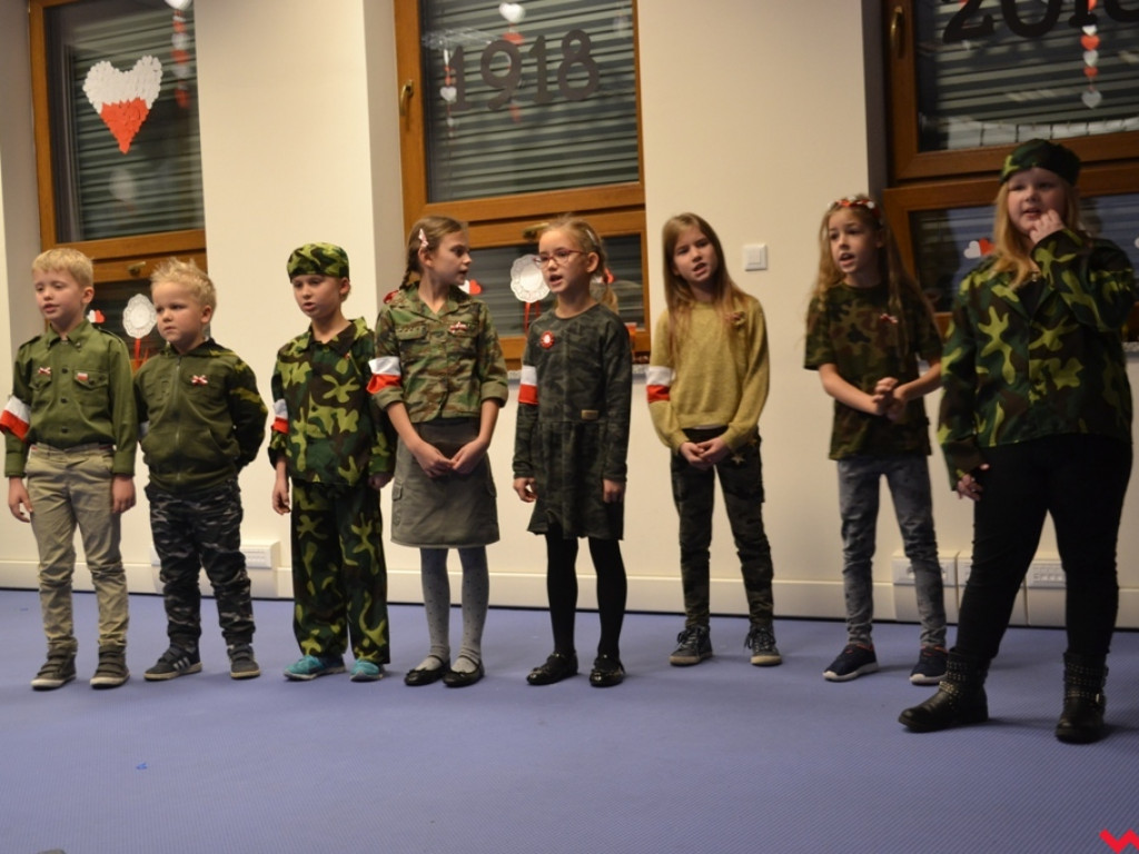 Kameralna wieczornica patriotyczna z wystawą nastrojowych grafik