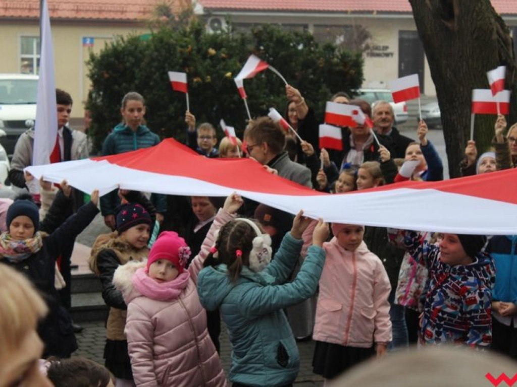 Przedszkolaki i uczniowie z gminy Pyzdry uczciły Święto Niepodległości
