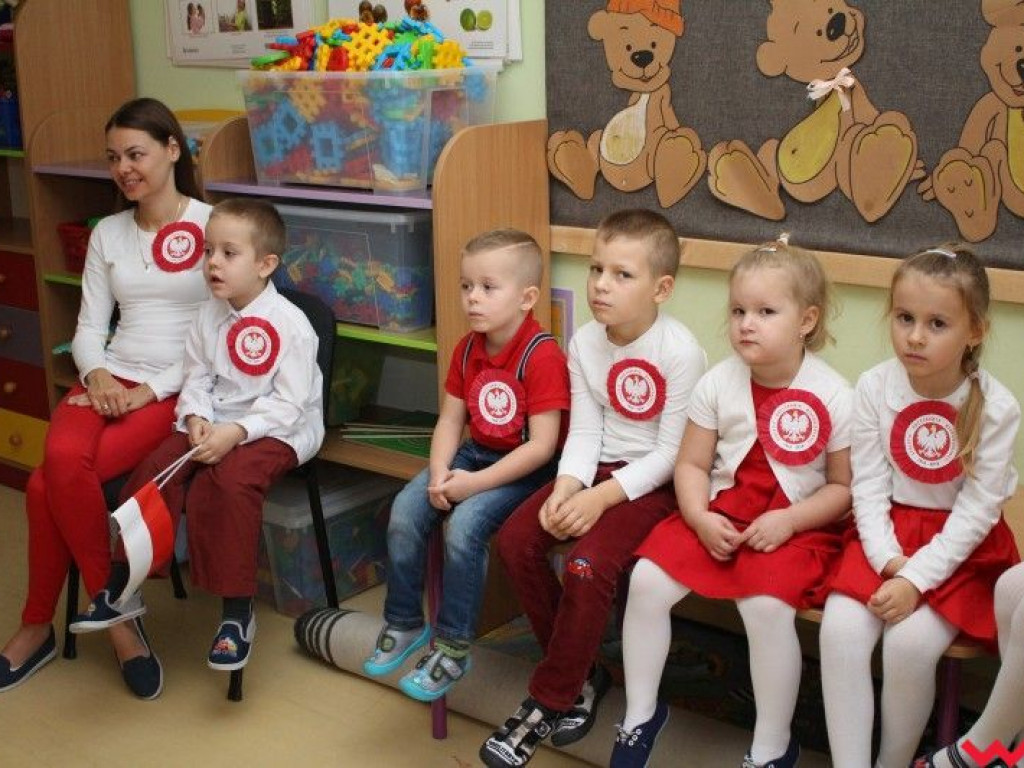 Przedszkolaki i uczniowie z gminy Pyzdry uczciły Święto Niepodległości