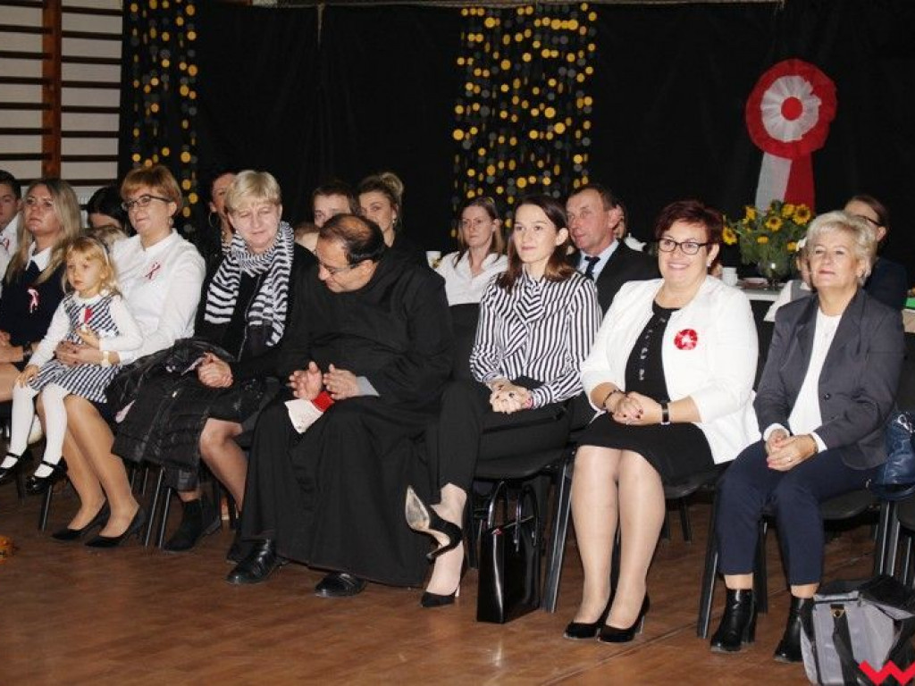 Przedszkolaki i uczniowie z gminy Pyzdry uczciły Święto Niepodległości