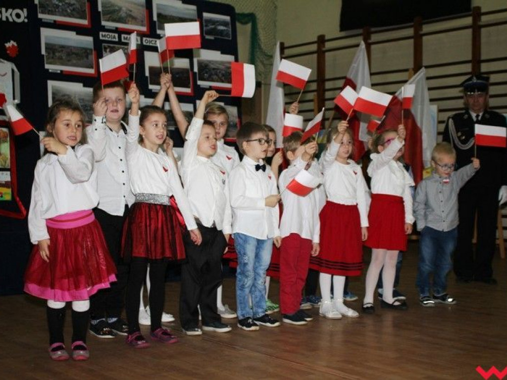 Przedszkolaki i uczniowie z gminy Pyzdry uczciły Święto Niepodległości