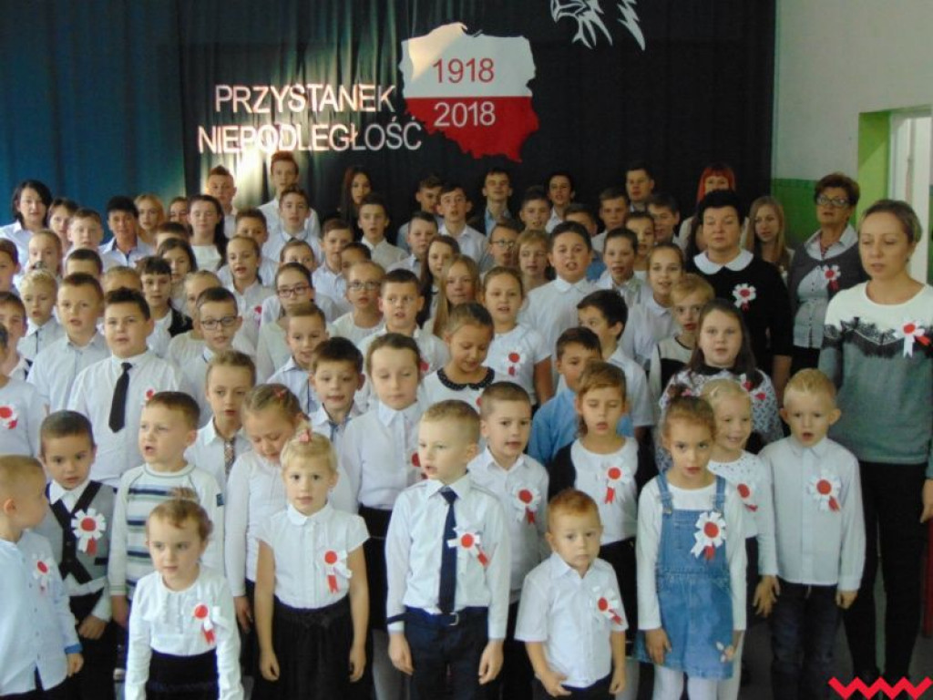 Przedszkolaki i uczniowie z gminy Pyzdry uczciły Święto Niepodległości