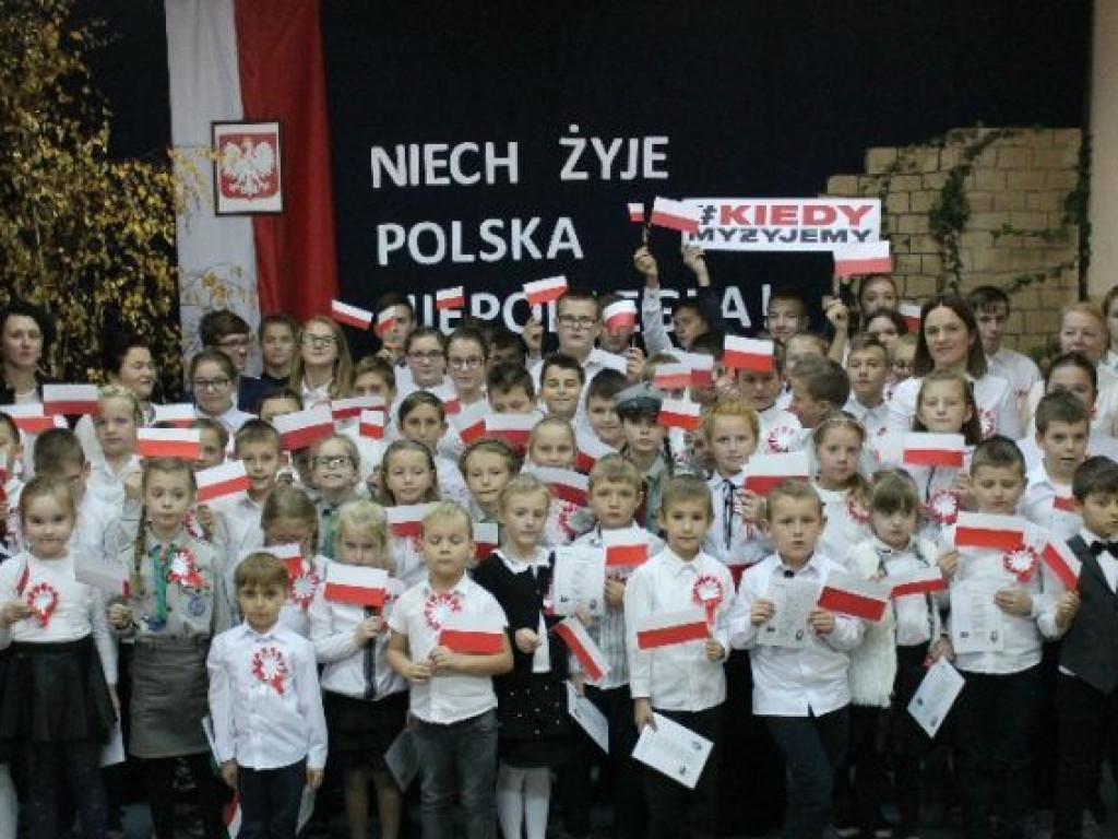 Przedszkolaki i uczniowie z gminy Pyzdry uczciły Święto Niepodległości