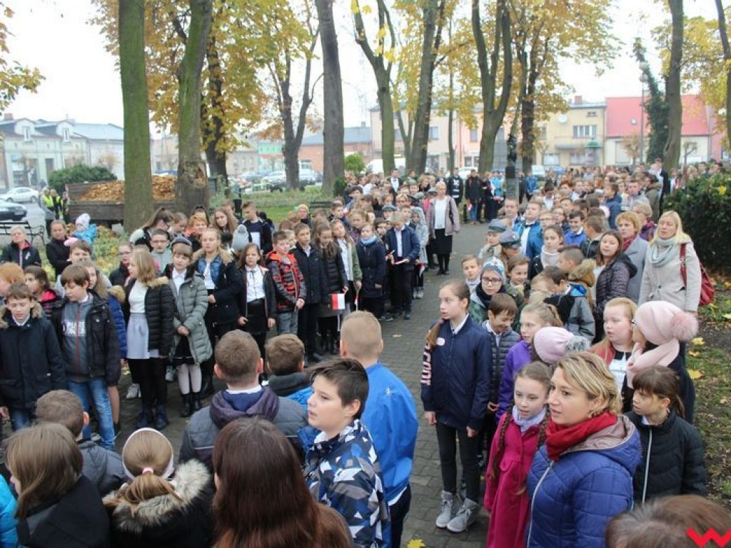 Przedszkolaki i uczniowie z gminy Pyzdry uczciły Święto Niepodległości