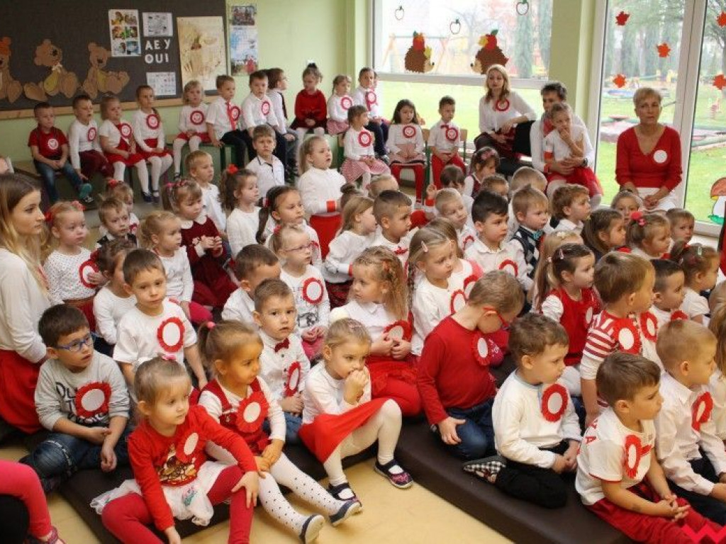 Przedszkolaki i uczniowie z gminy Pyzdry uczciły Święto Niepodległości