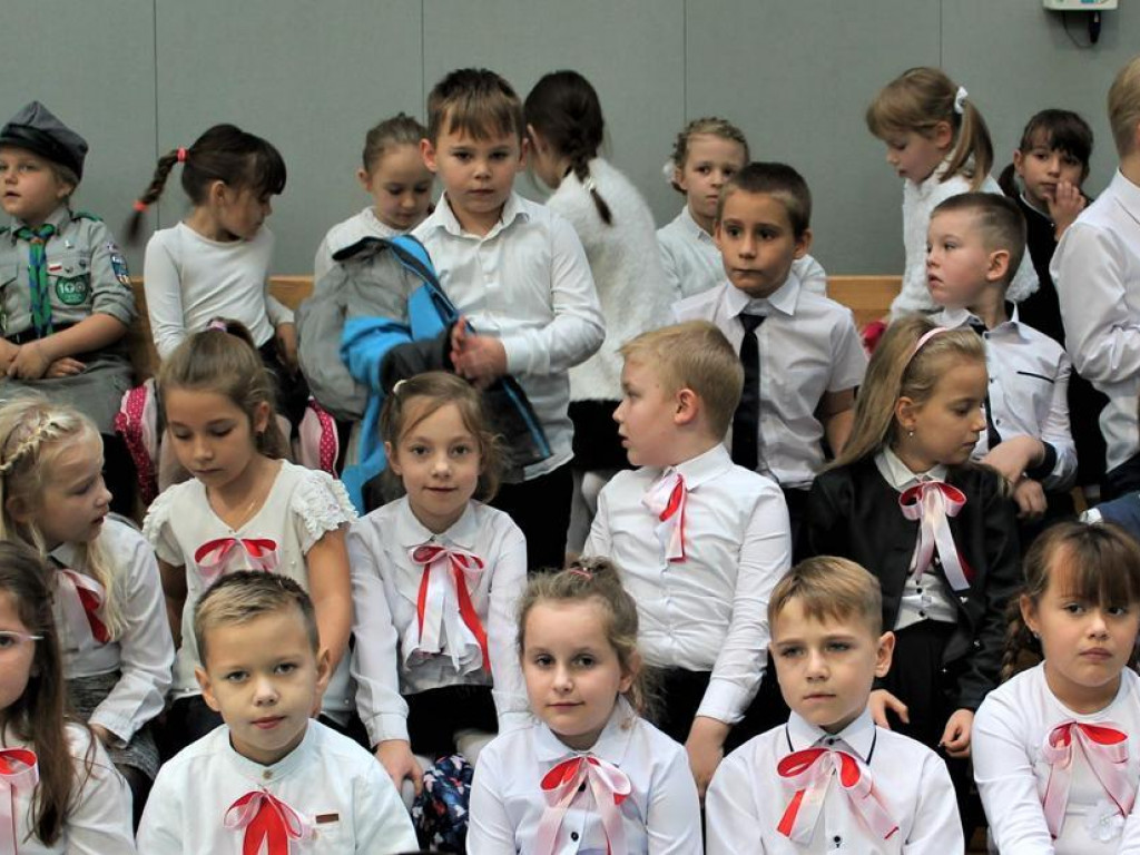 Przedszkolaki i uczniowie z gminy Pyzdry uczciły Święto Niepodległości