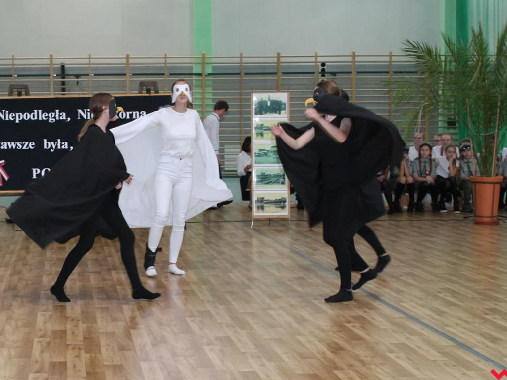 Przedszkolaki i uczniowie z gminy Pyzdry uczciły Święto Niepodległości
