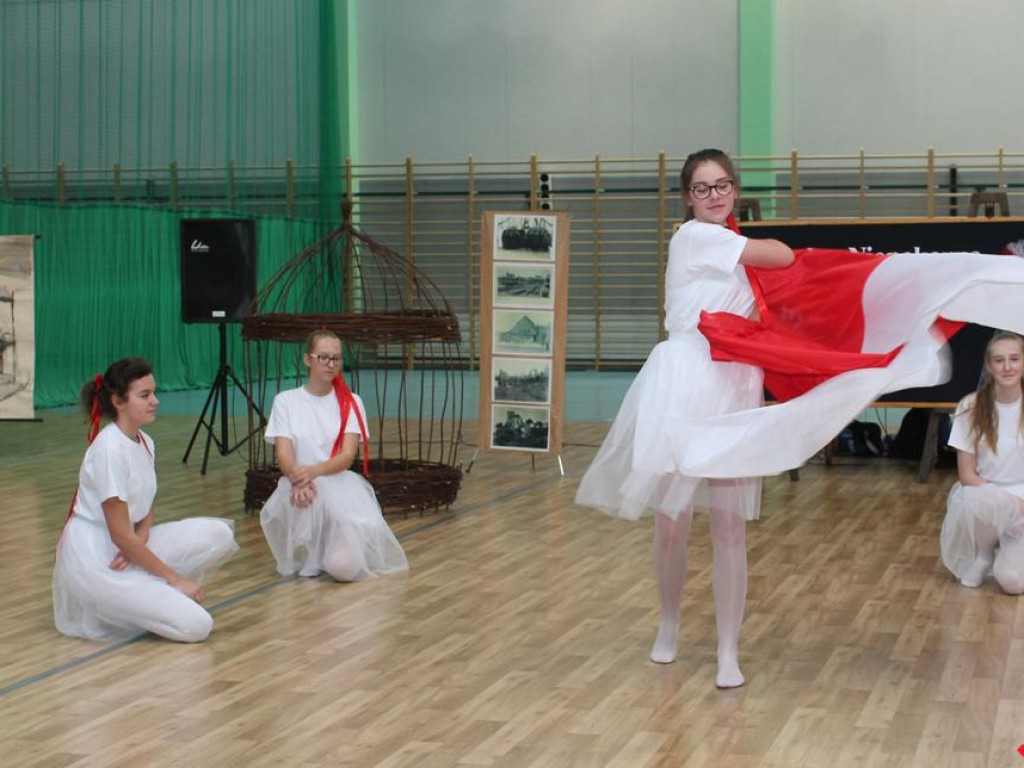 Przedszkolaki i uczniowie z gminy Pyzdry uczciły Święto Niepodległości