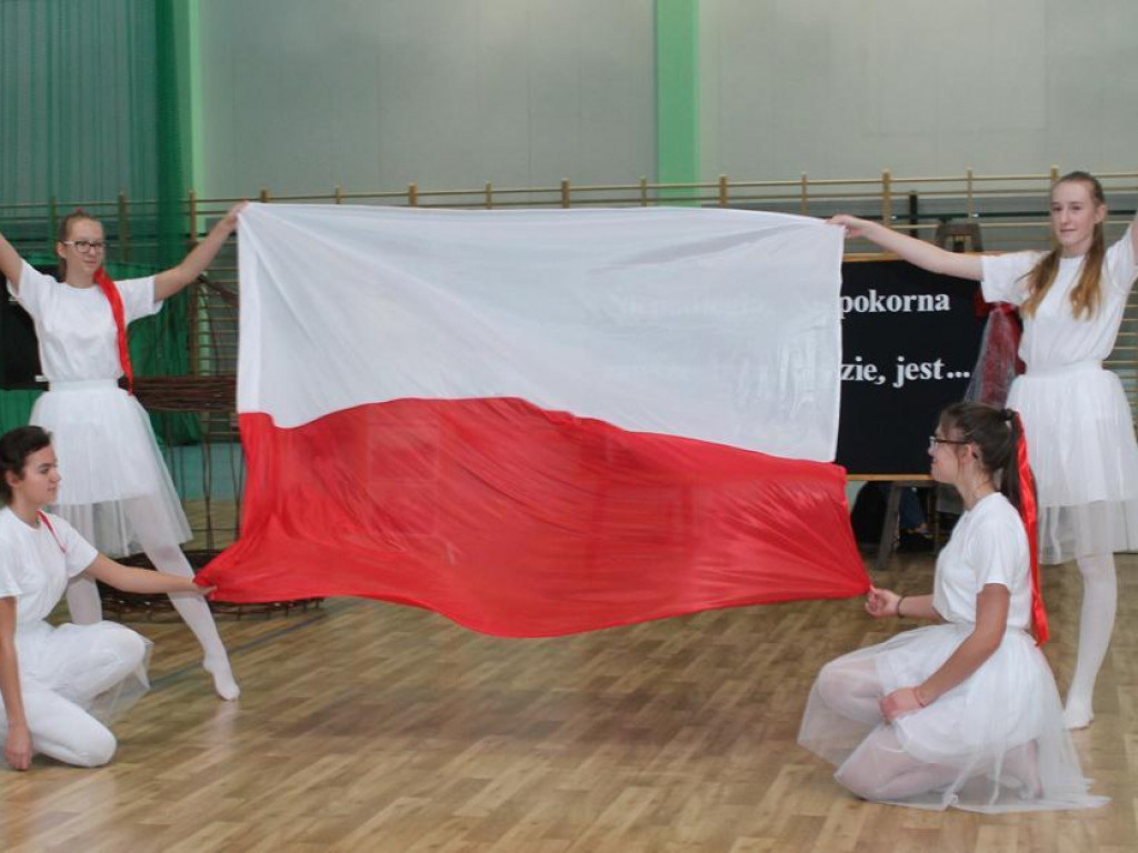 Przedszkolaki i uczniowie z gminy Pyzdry uczciły Święto Niepodległości