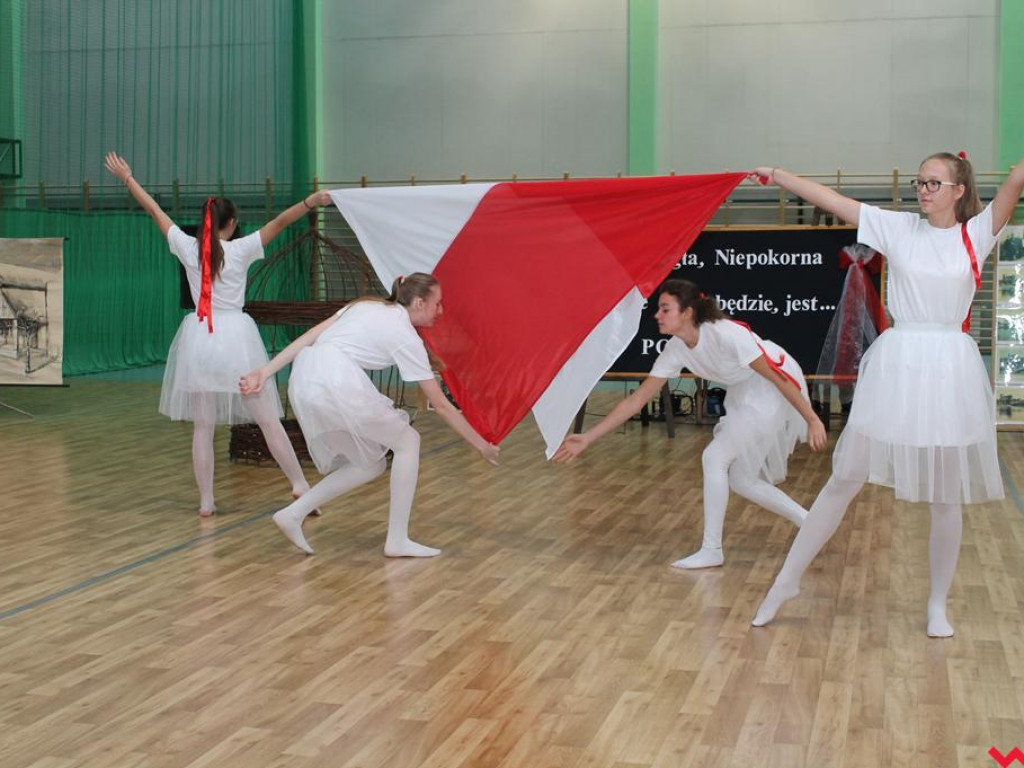 Przedszkolaki i uczniowie z gminy Pyzdry uczciły Święto Niepodległości