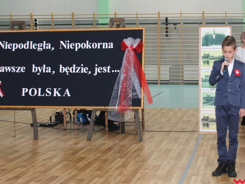Przedszkolaki i uczniowie z gminy Pyzdry uczciły Święto Niepodległości