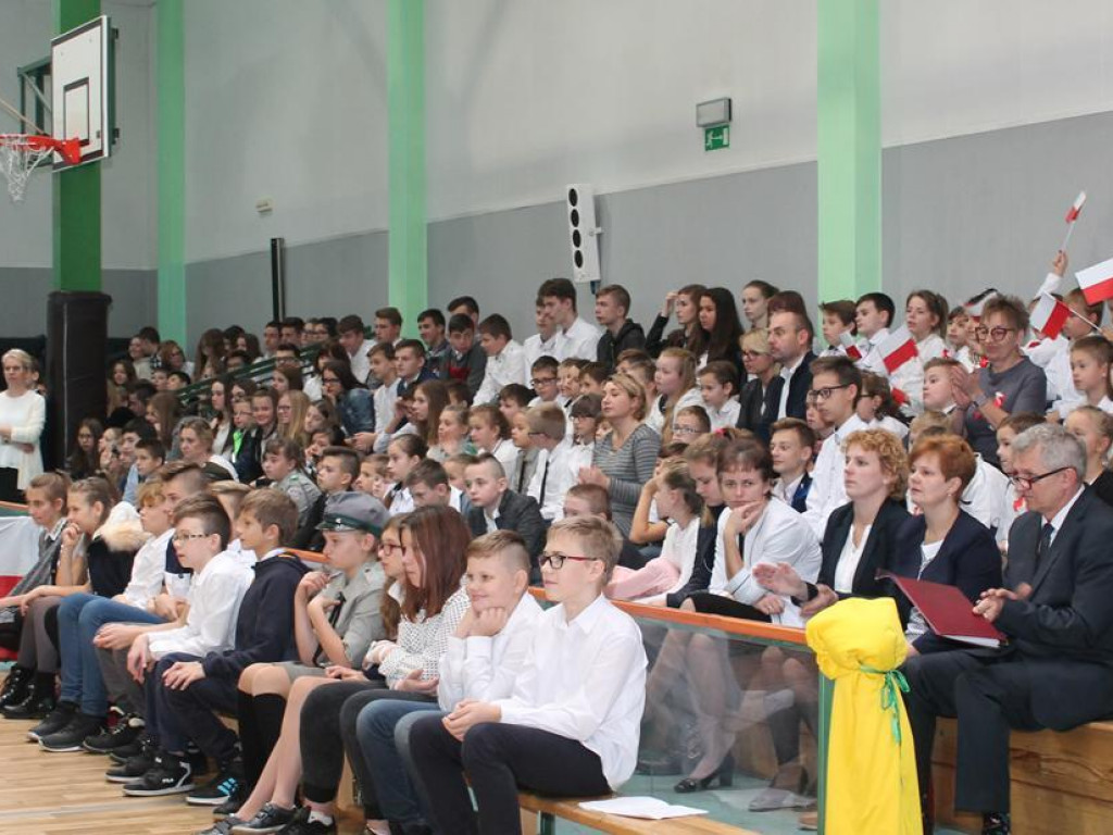 Przedszkolaki i uczniowie z gminy Pyzdry uczciły Święto Niepodległości