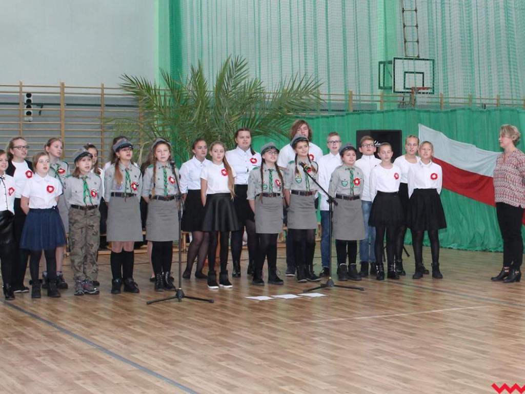 Przedszkolaki i uczniowie z gminy Pyzdry uczciły Święto Niepodległości
