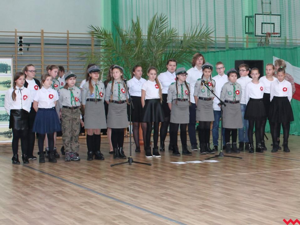 Przedszkolaki i uczniowie z gminy Pyzdry uczciły Święto Niepodległości