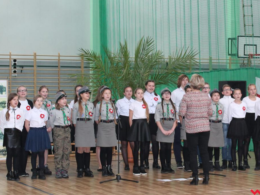 Przedszkolaki i uczniowie z gminy Pyzdry uczciły Święto Niepodległości