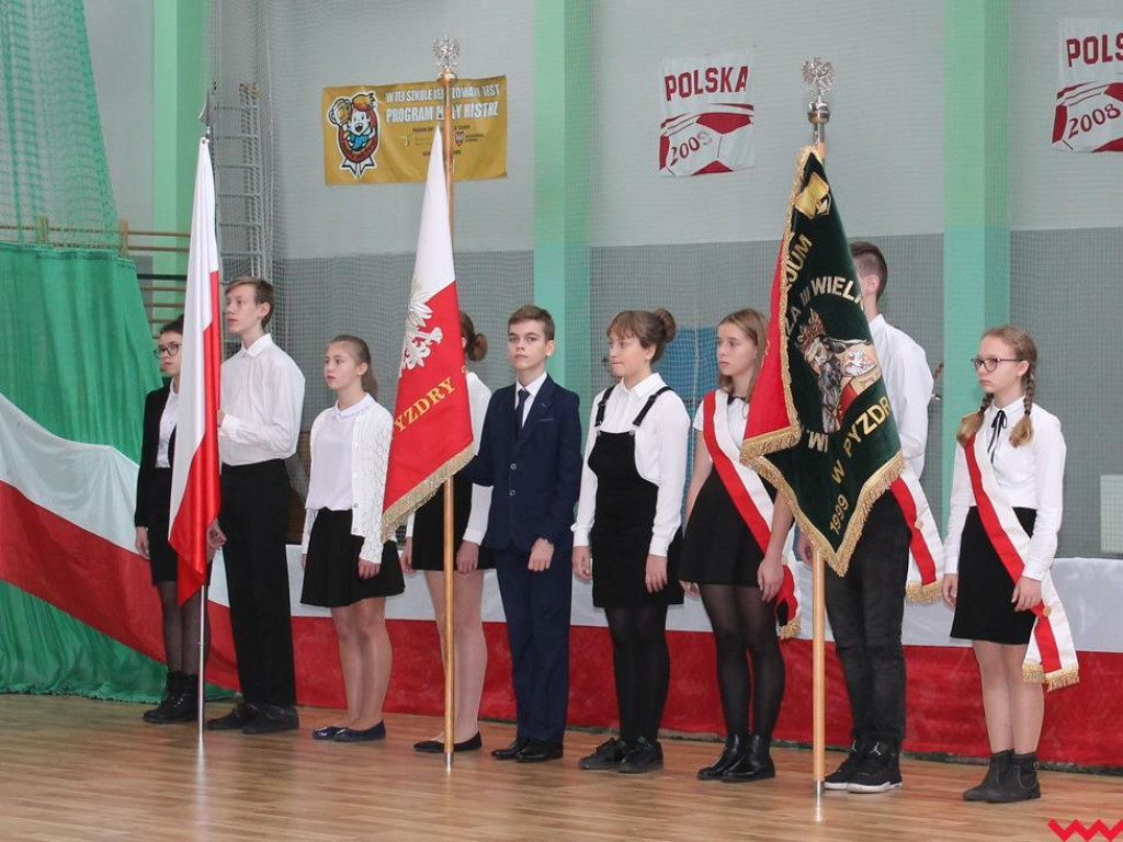 Przedszkolaki i uczniowie z gminy Pyzdry uczciły Święto Niepodległości