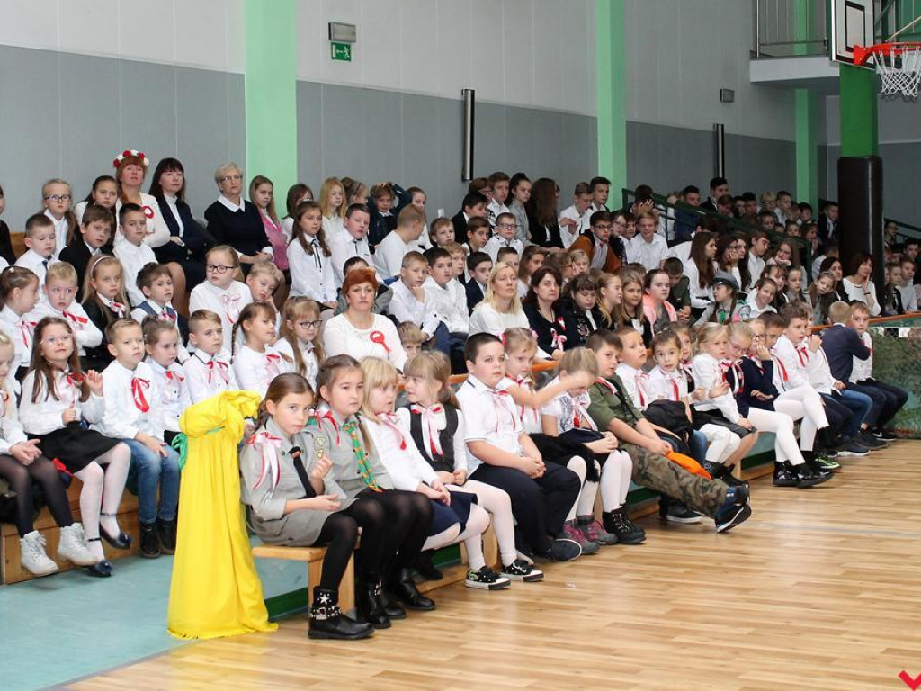 Przedszkolaki i uczniowie z gminy Pyzdry uczciły Święto Niepodległości