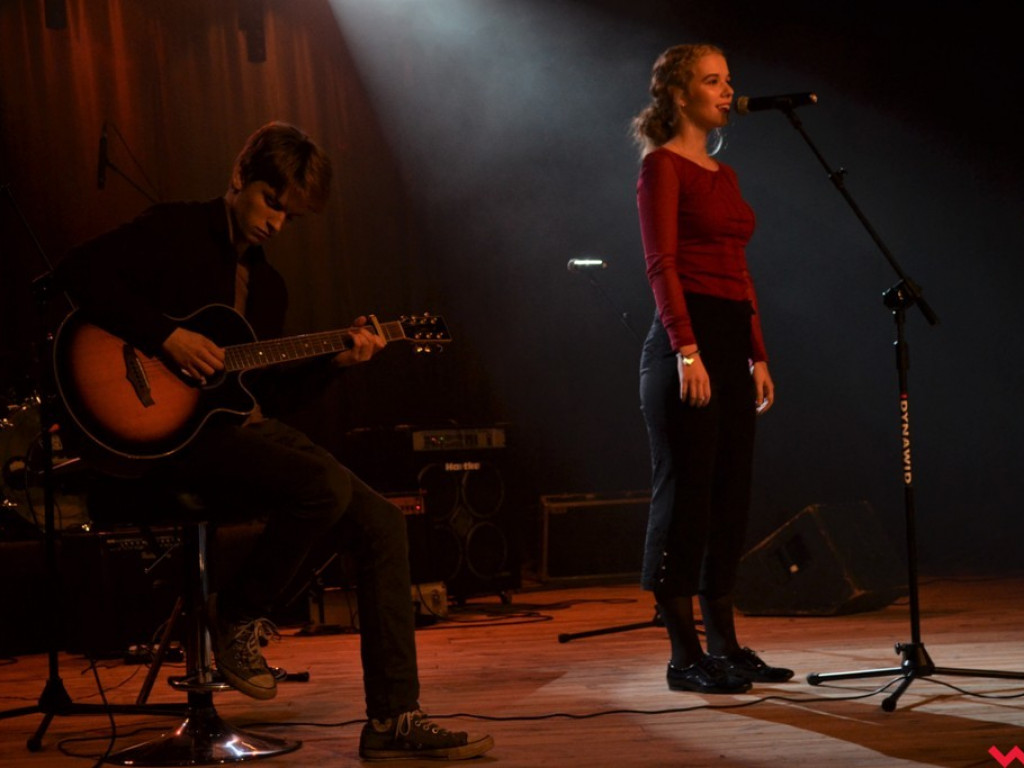 Patriotyzm to nie wielkie słowa od święta, ale codzienne życie. Koncert z refleksją o wolności w tle