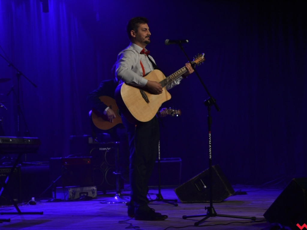 Patriotyzm to nie wielkie słowa od święta, ale codzienne życie. Koncert z refleksją o wolności w tle