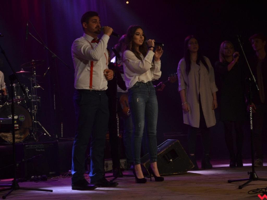 Patriotyzm to nie wielkie słowa od święta, ale codzienne życie. Koncert z refleksją o wolności w tle