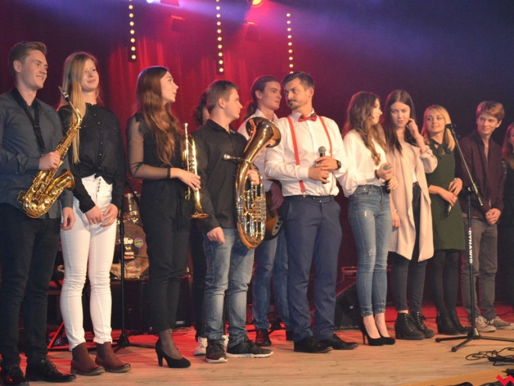 Patriotyzm to nie wielkie słowa od święta, ale codzienne życie. Koncert z refleksją o wolności w tle