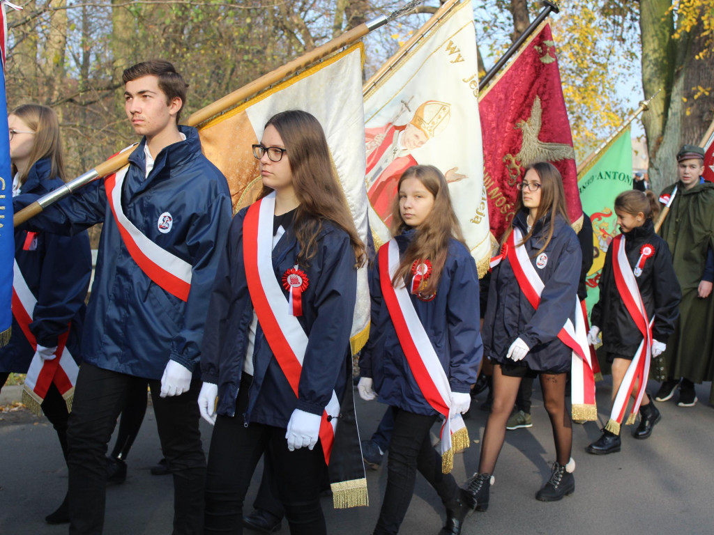 Setki neklan uczciły 100-lecie odzyskania niepodległości