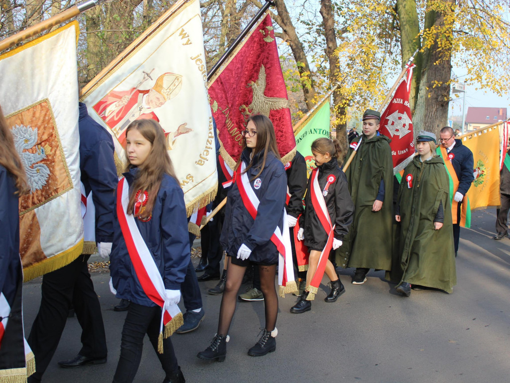 Setki neklan uczciły 100-lecie odzyskania niepodległości