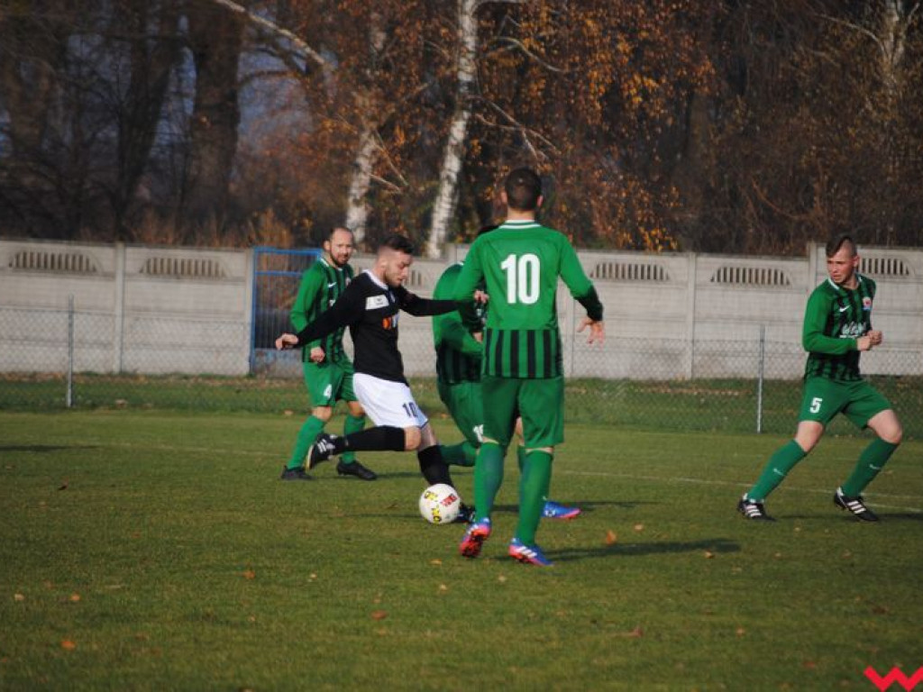 Sprawiedliwy remis. Ostatnie jesienne powiatowe derby zakończyły się podziałem punktów