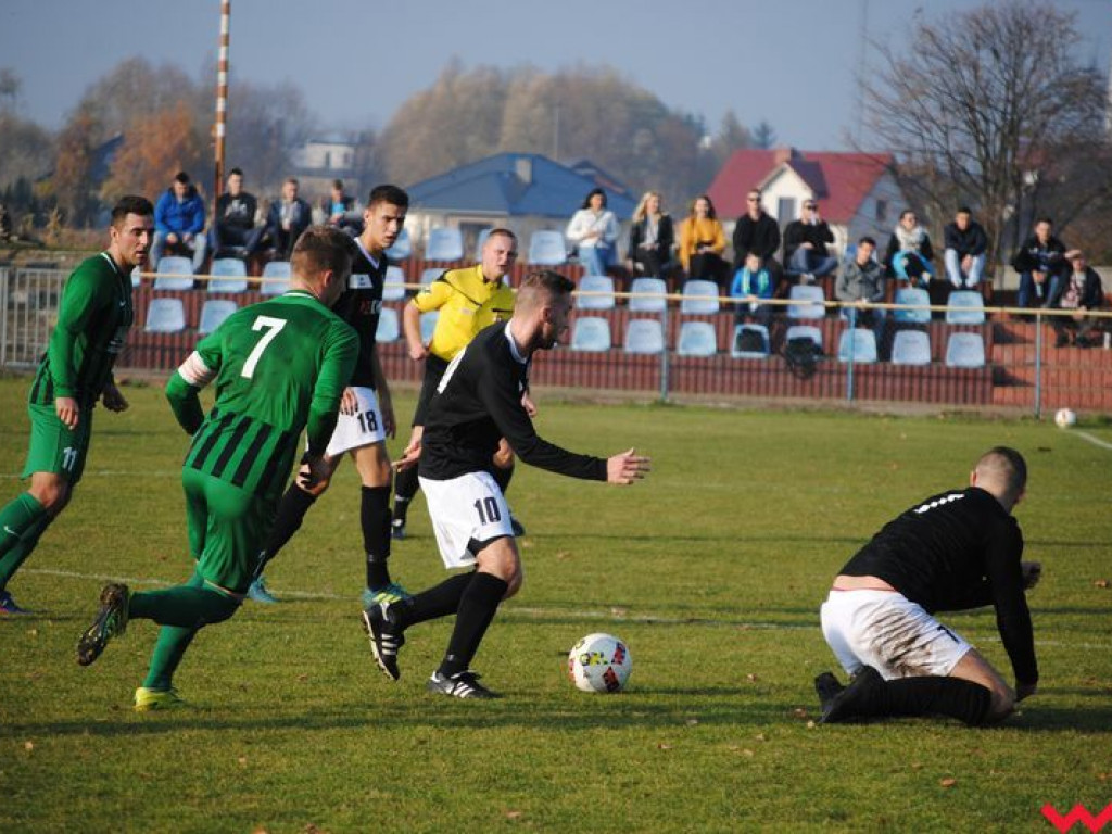 Sprawiedliwy remis. Ostatnie jesienne powiatowe derby zakończyły się podziałem punktów