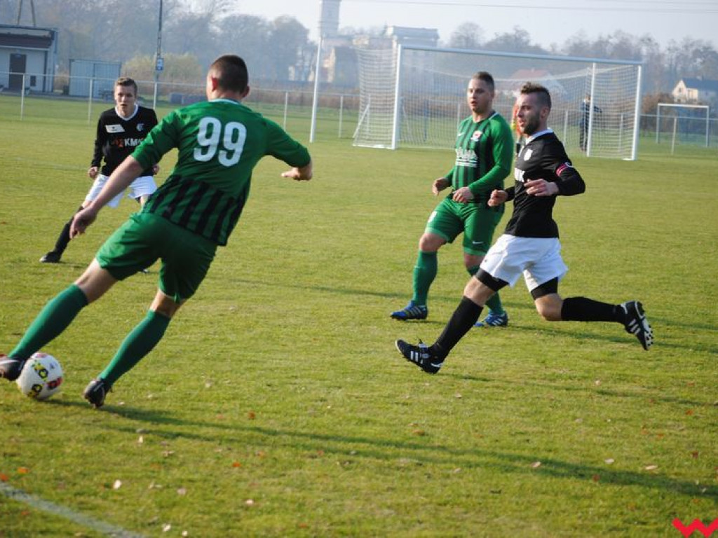Sprawiedliwy remis. Ostatnie jesienne powiatowe derby zakończyły się podziałem punktów