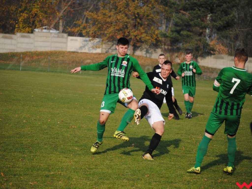 Sprawiedliwy remis. Ostatnie jesienne powiatowe derby zakończyły się podziałem punktów
