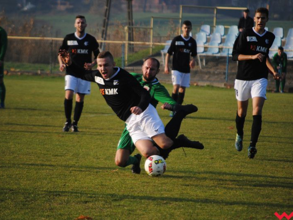 Sprawiedliwy remis. Ostatnie jesienne powiatowe derby zakończyły się podziałem punktów