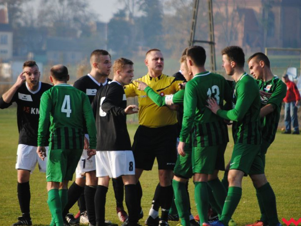 Sprawiedliwy remis. Ostatnie jesienne powiatowe derby zakończyły się podziałem punktów