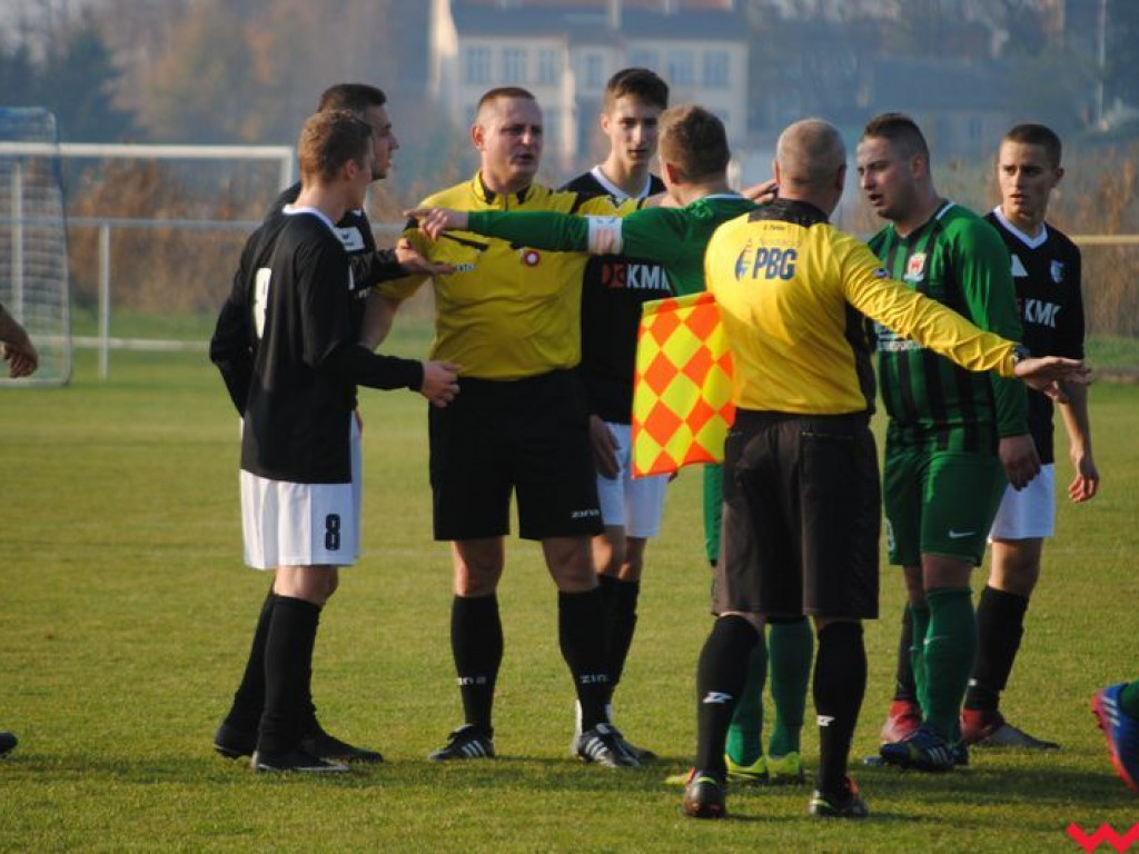 Sprawiedliwy remis. Ostatnie jesienne powiatowe derby zakończyły się podziałem punktów
