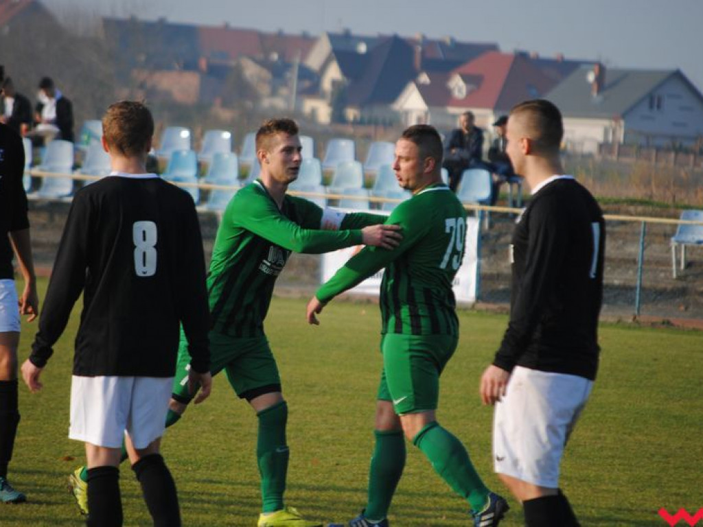 Sprawiedliwy remis. Ostatnie jesienne powiatowe derby zakończyły się podziałem punktów