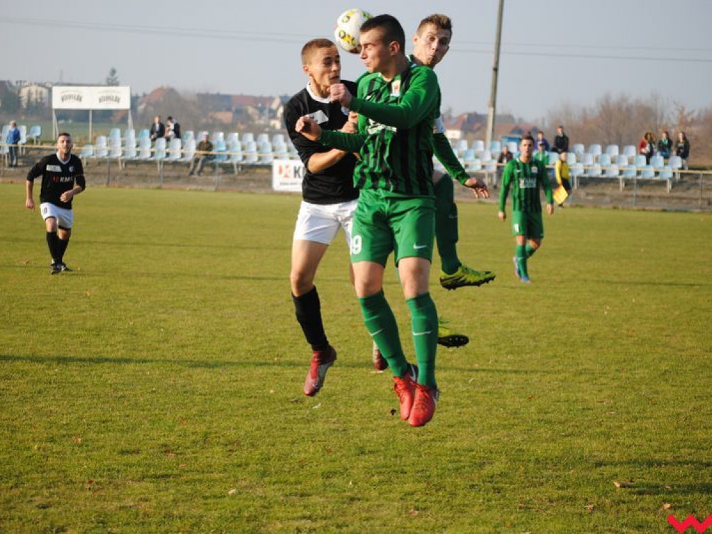 Sprawiedliwy remis. Ostatnie jesienne powiatowe derby zakończyły się podziałem punktów