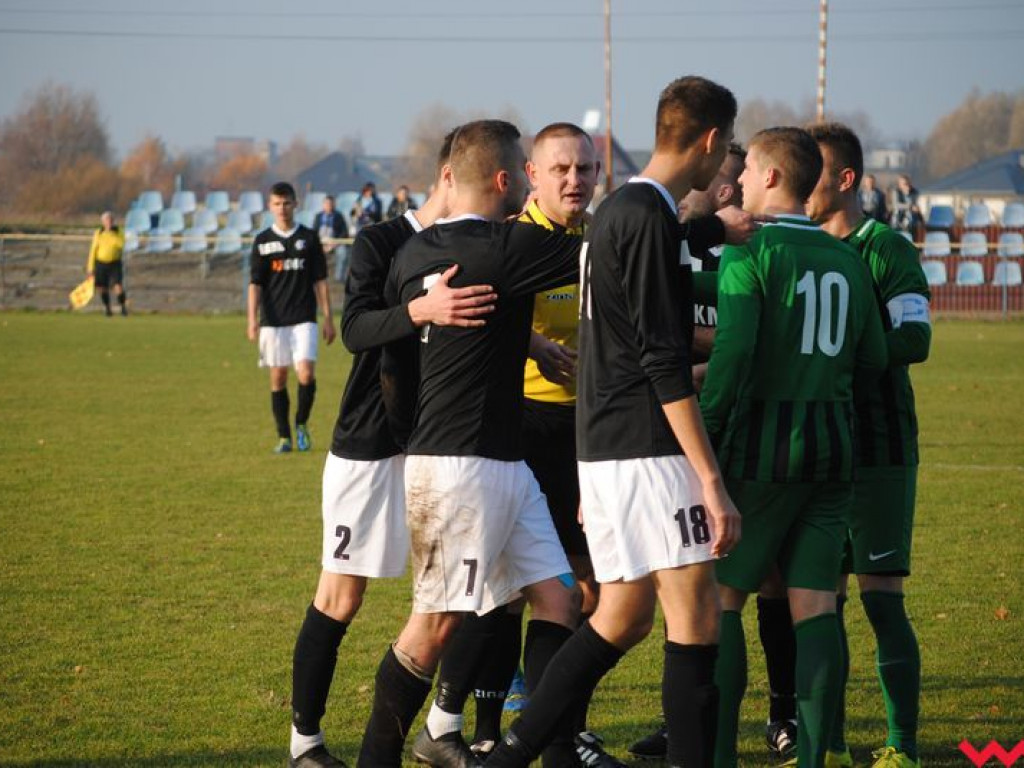 Sprawiedliwy remis. Ostatnie jesienne powiatowe derby zakończyły się podziałem punktów