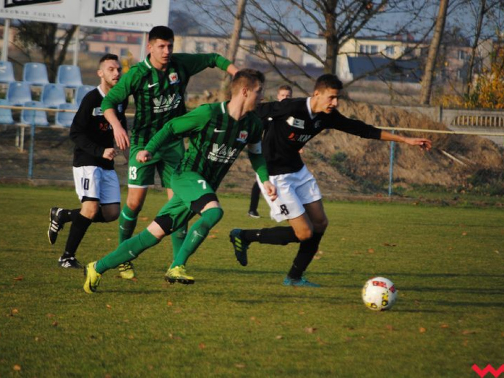 Sprawiedliwy remis. Ostatnie jesienne powiatowe derby zakończyły się podziałem punktów