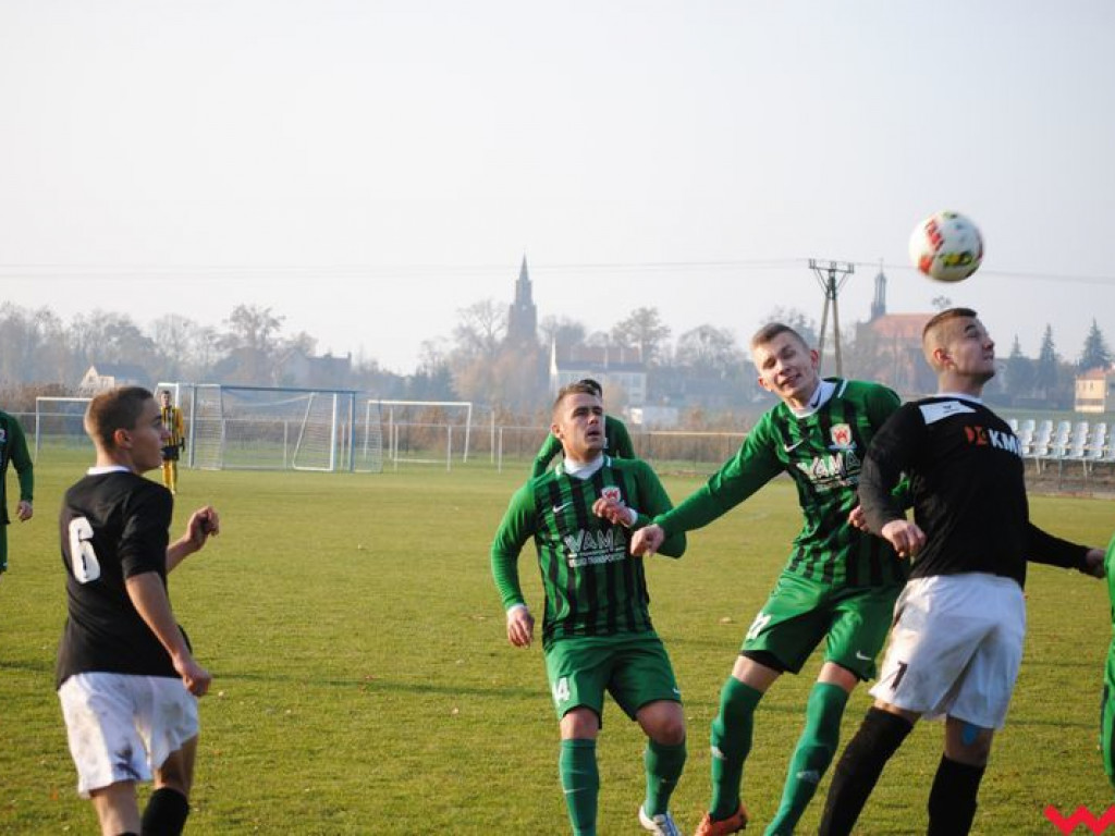 Sprawiedliwy remis. Ostatnie jesienne powiatowe derby zakończyły się podziałem punktów