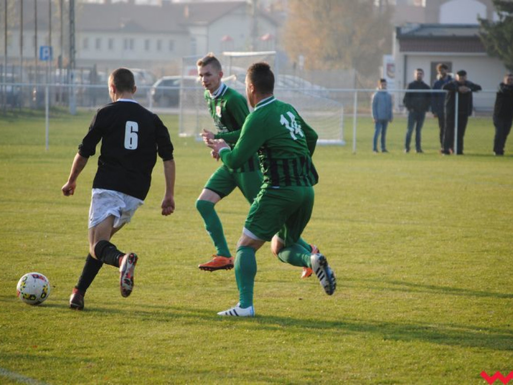 Sprawiedliwy remis. Ostatnie jesienne powiatowe derby zakończyły się podziałem punktów