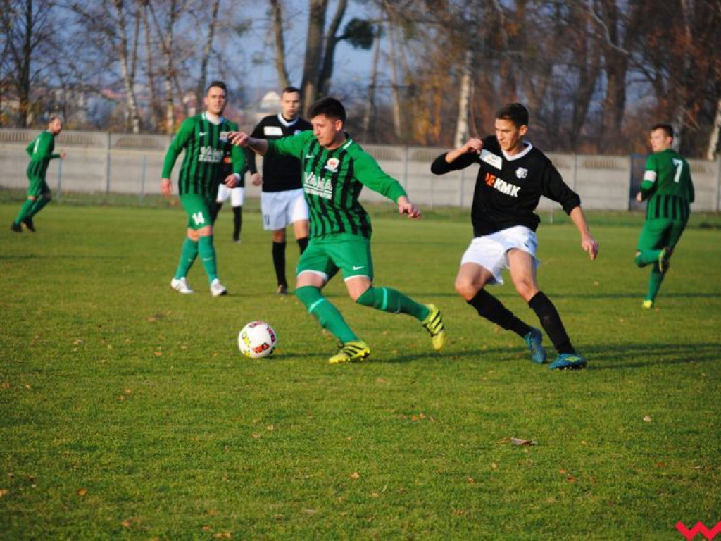 Sprawiedliwy remis. Ostatnie jesienne powiatowe derby zakończyły się podziałem punktów