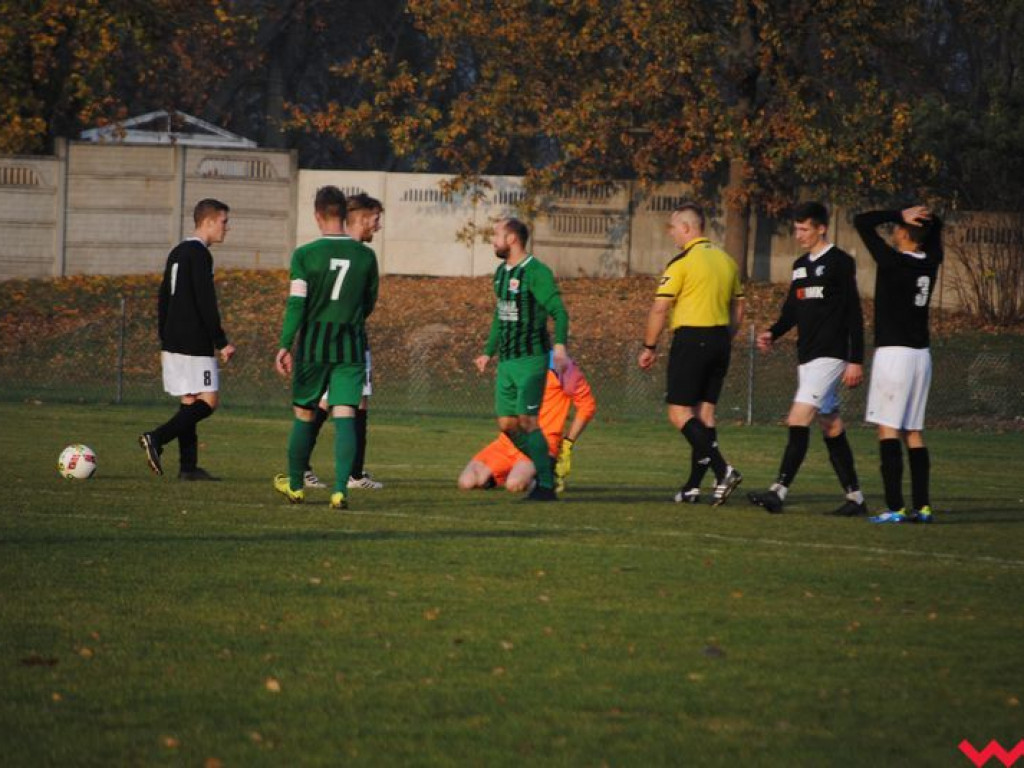 Sprawiedliwy remis. Ostatnie jesienne powiatowe derby zakończyły się podziałem punktów