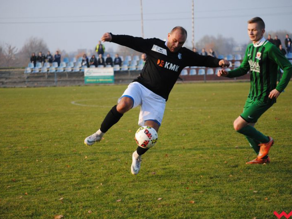 Sprawiedliwy remis. Ostatnie jesienne powiatowe derby zakończyły się podziałem punktów