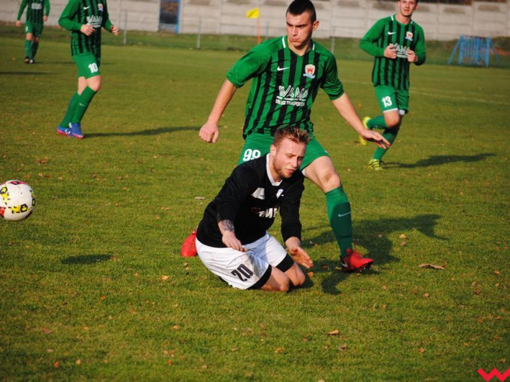 Sprawiedliwy remis. Ostatnie jesienne powiatowe derby zakończyły się podziałem punktów