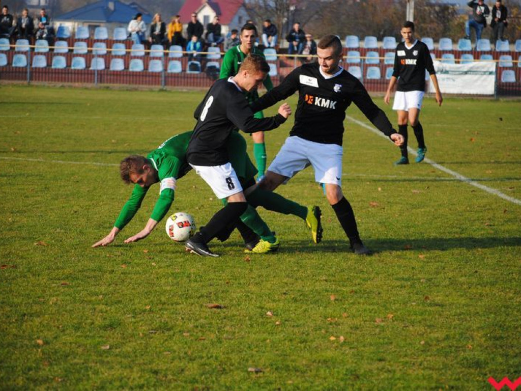 Sprawiedliwy remis. Ostatnie jesienne powiatowe derby zakończyły się podziałem punktów