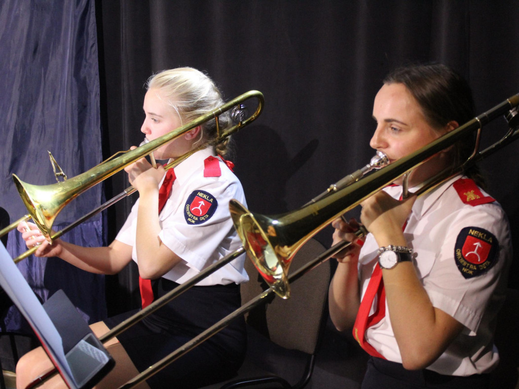 Patriotyczne pieśni przy akompaniamencie nekielskiej orkiestry