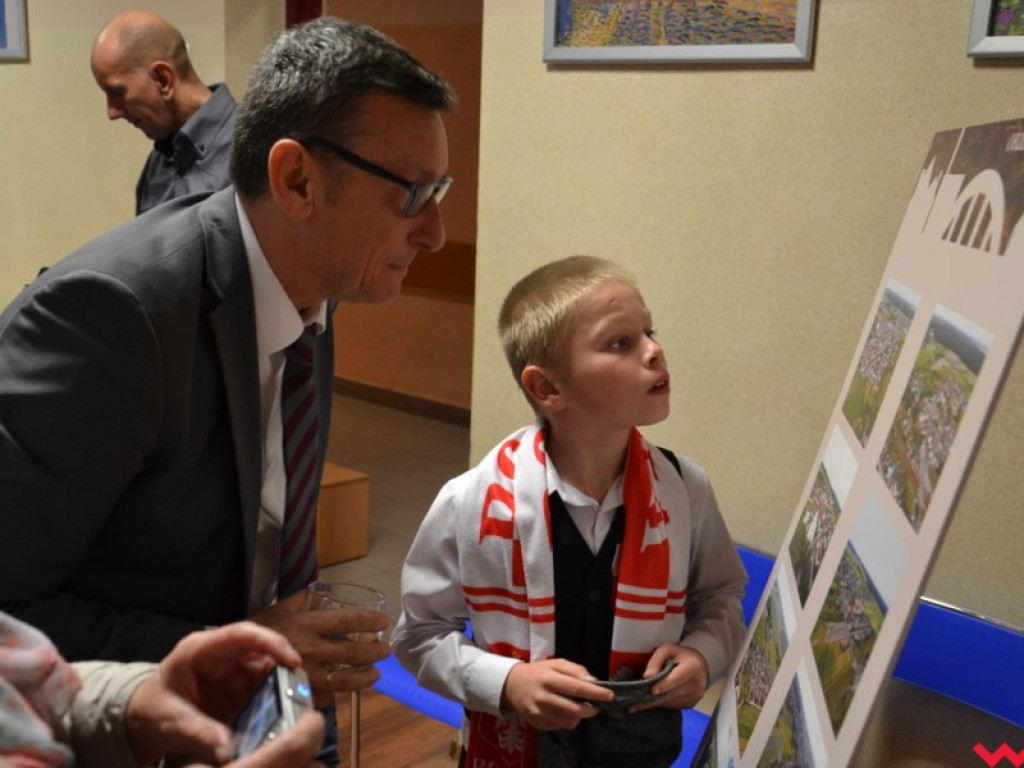 Otwarto wystawę zdjęć dokumentujących Orzechowo