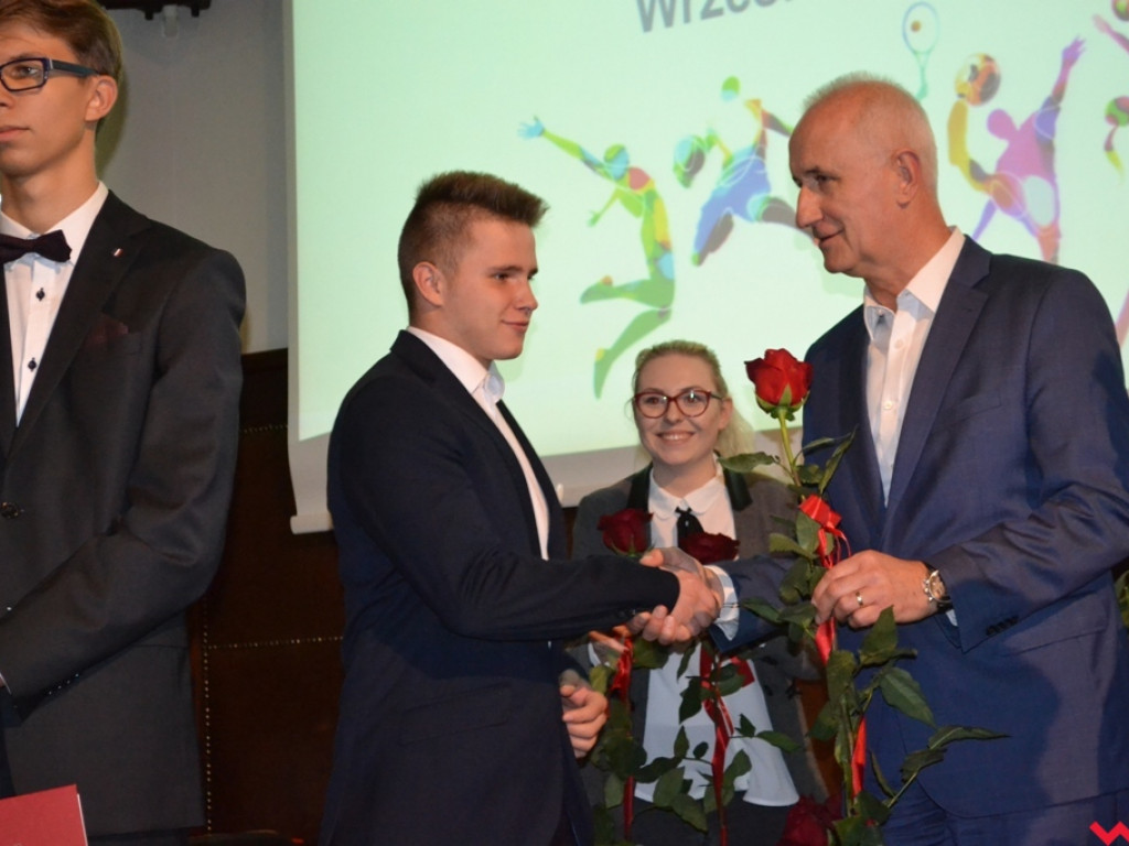 Młodzi, zdolni ze wsparciem powiatu