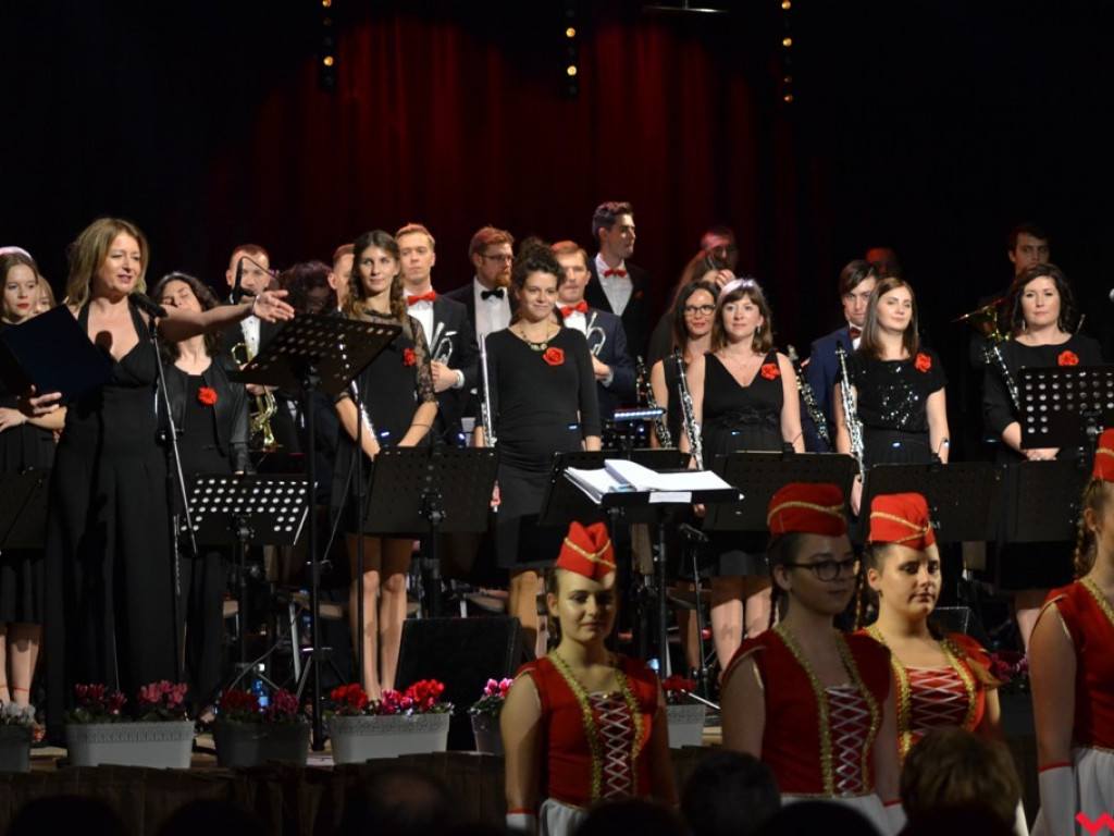 Z Wrzesińską Orkiestrą Dętą nie liczy się godzin i lat. Rozgrzewający jesienny koncert